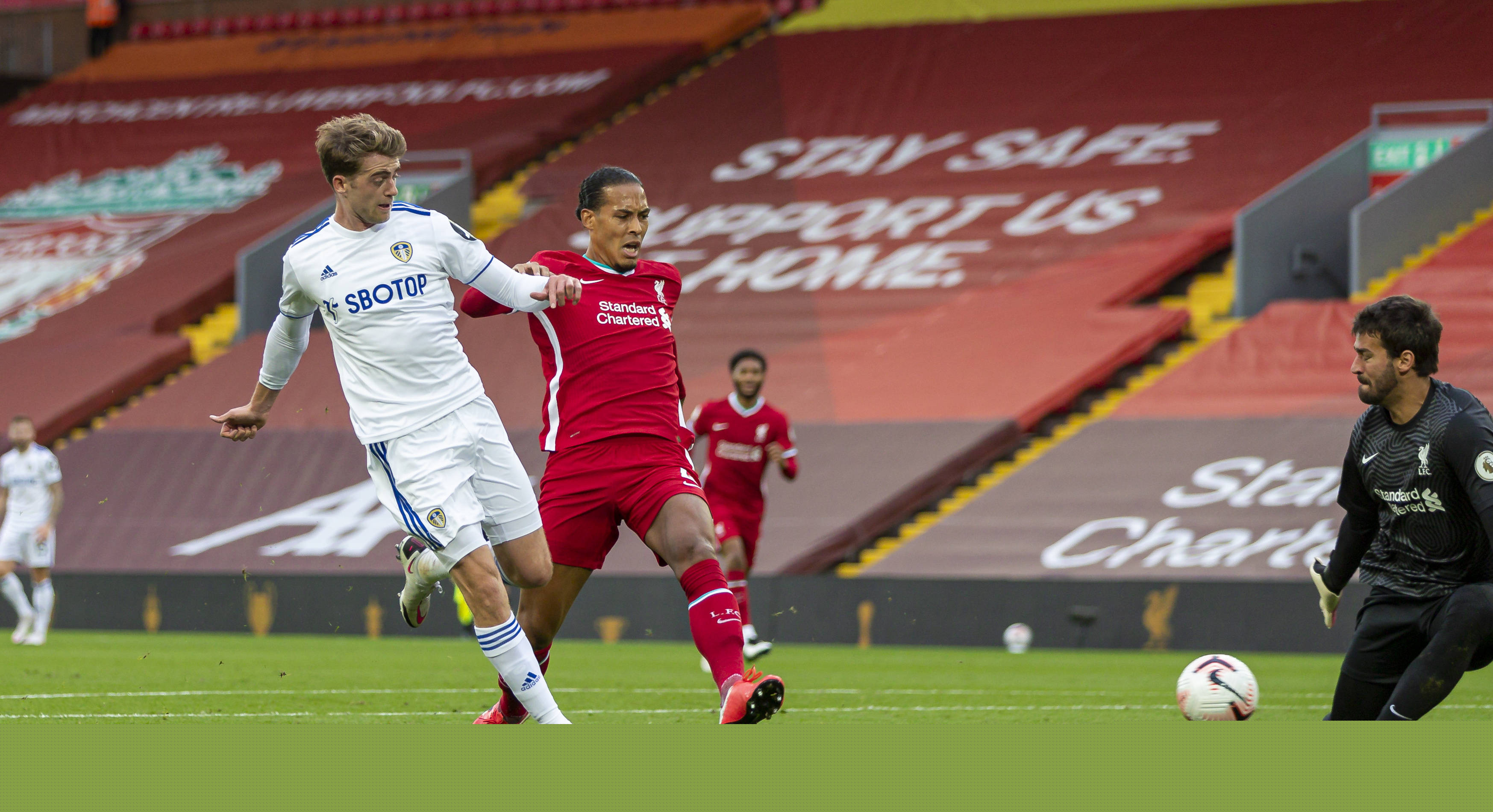 记者：拜仁即将签下17岁的厄瓜多尔中卫奥拉亚